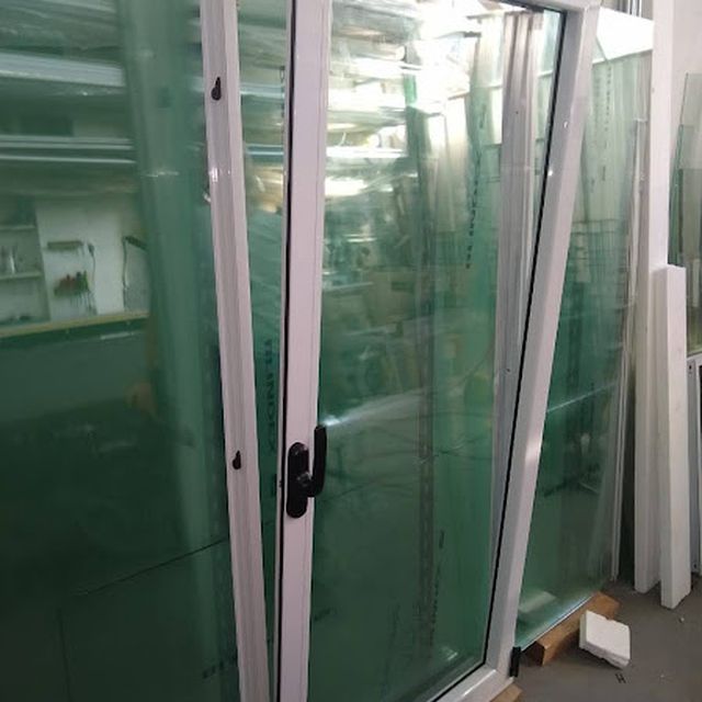 Ventana oscilobatiente