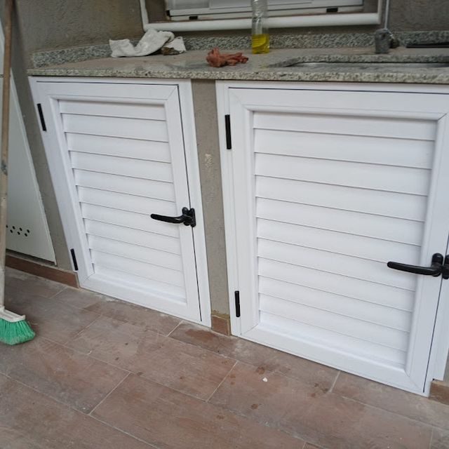 Placares bajo mesada con persiana de aluminio